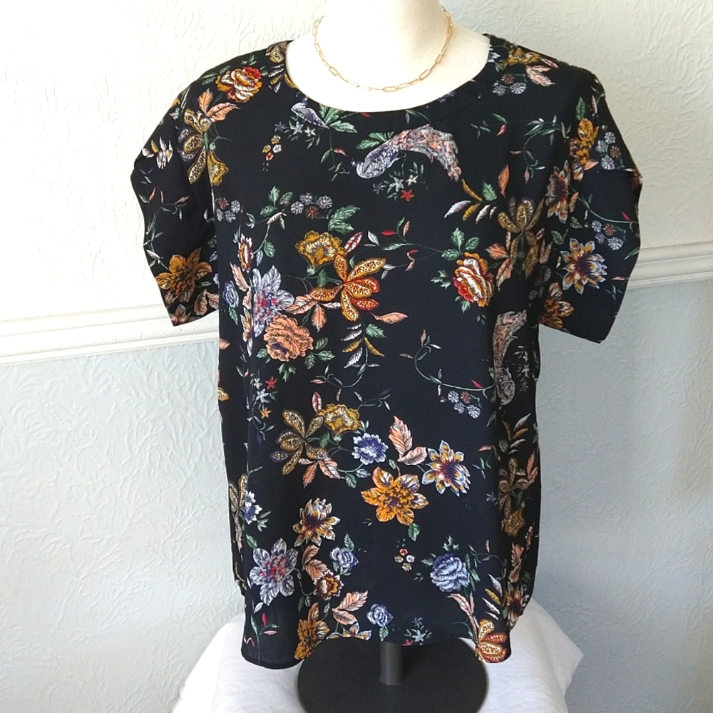 &.Layered floral top size S